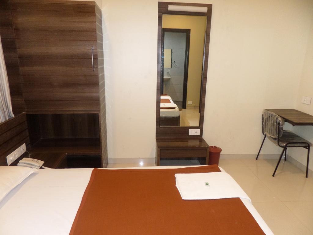 Hotel Sai Heera Residency Shirdi Zewnętrze zdjęcie