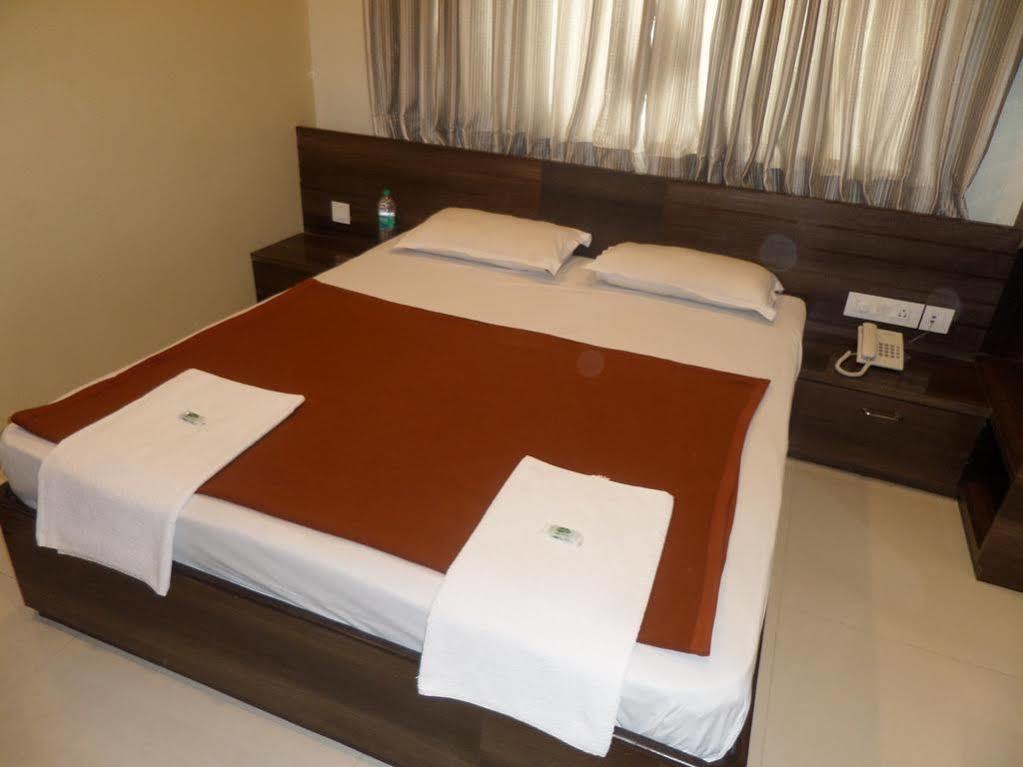 Hotel Sai Heera Residency Shirdi Zewnętrze zdjęcie