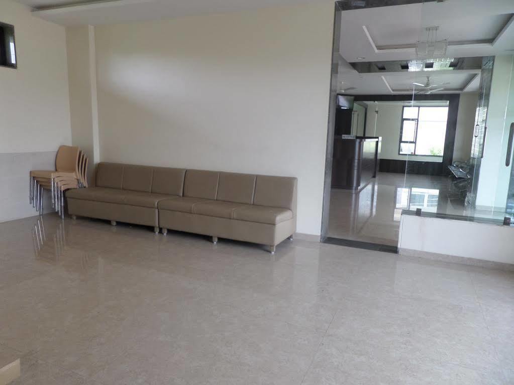 Hotel Sai Heera Residency Shirdi Zewnętrze zdjęcie